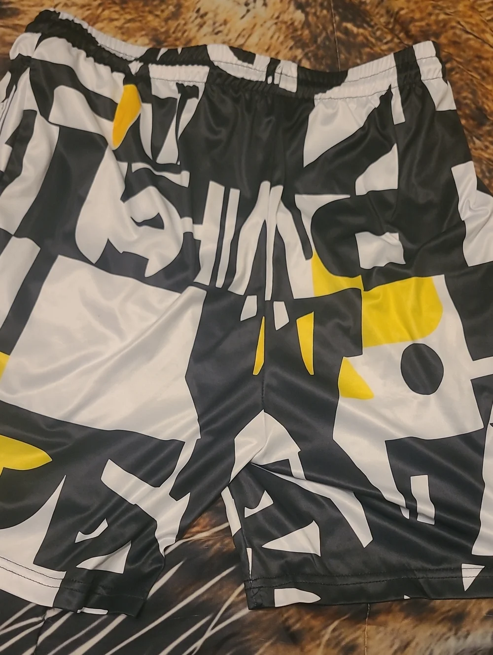 Men's Black, White & Yellow Graphic Athletic Shorts